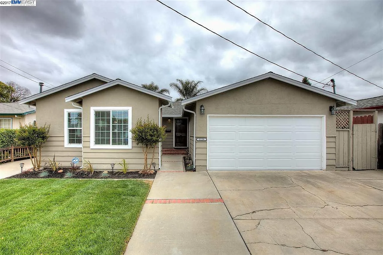 1129 Apache St photo 1