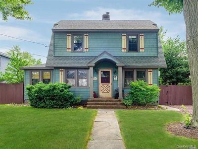 10 Central Parkway, Merrick, NY, 11566