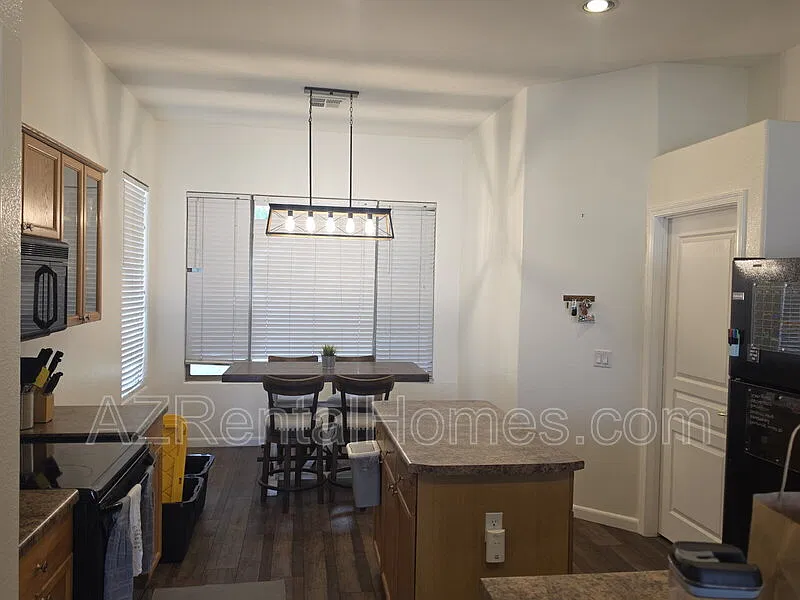 3 bed, 2.0 bath, 1522 sqft, $2,395 — Photo 4