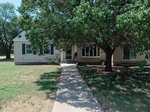 102 N Pershing St, Hooker, OK 73945