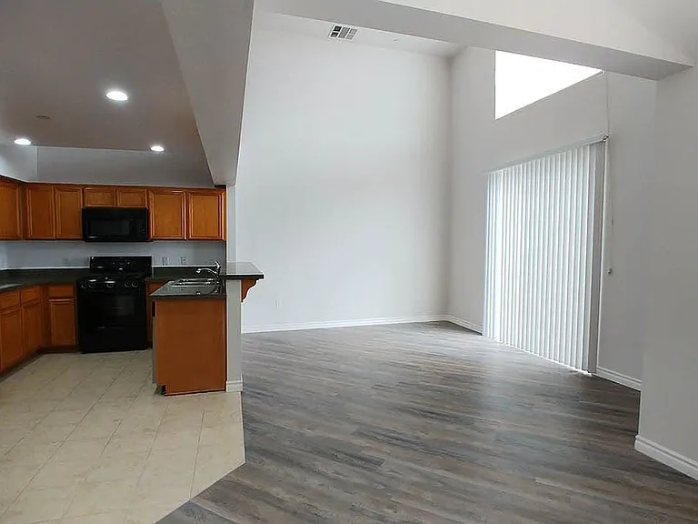 Almeria Townhomes — Photo 132