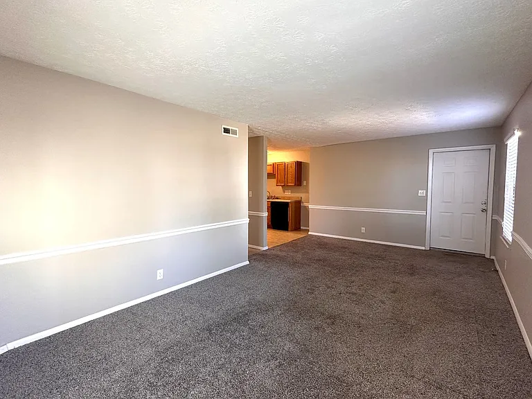 Breckenridge Apartment Homes — Photo 8