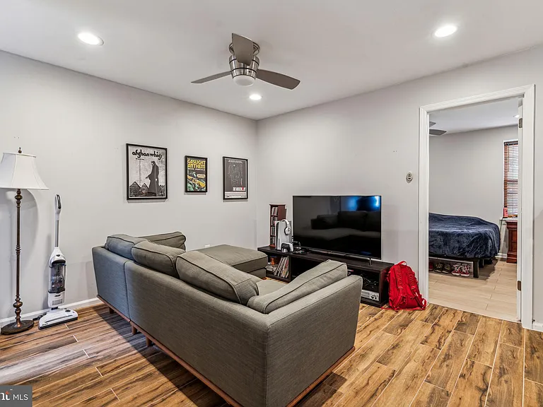 1007 Dickinson St #2 — Photo 2