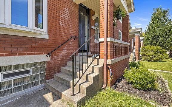 3rd image of 4930 Gresham Ave