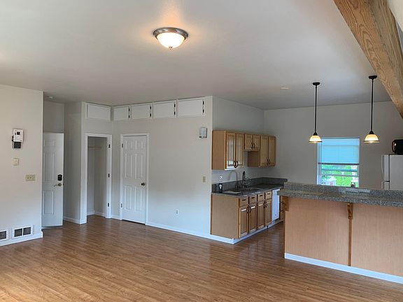 3rd image of 722 2nd St #B