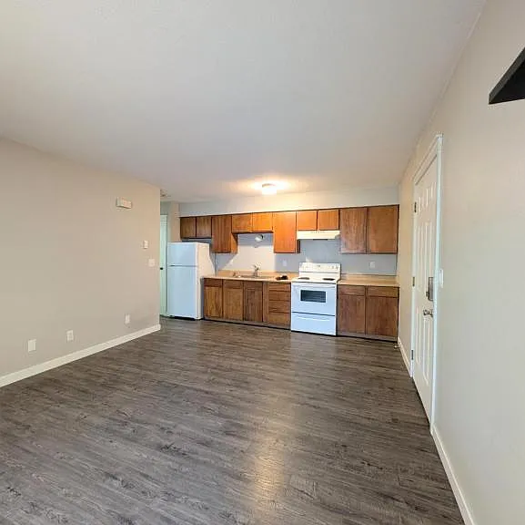 920 W Entiat Ave #C — Photo 4