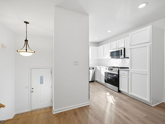 3rd image of 3 Mountain Ridge Rd