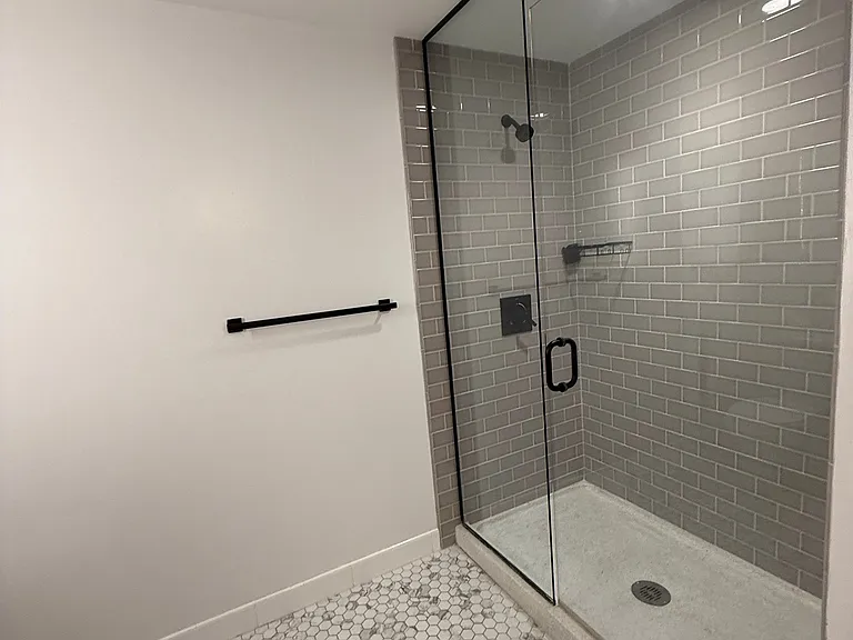 83-84 Gardner St #200L — Photo 12