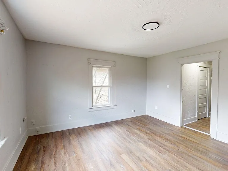 1141 McKinley Ave — Photo 6