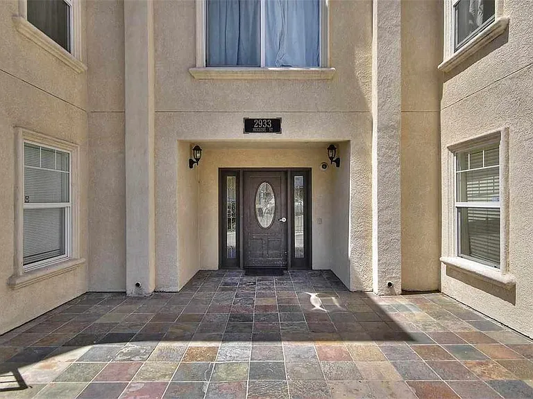 2933 McClure St #3 — Photo 2