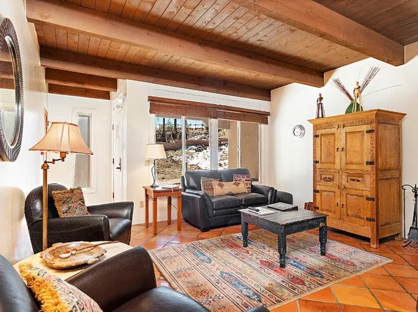 320 Artist Rd, Santa Fe, NM