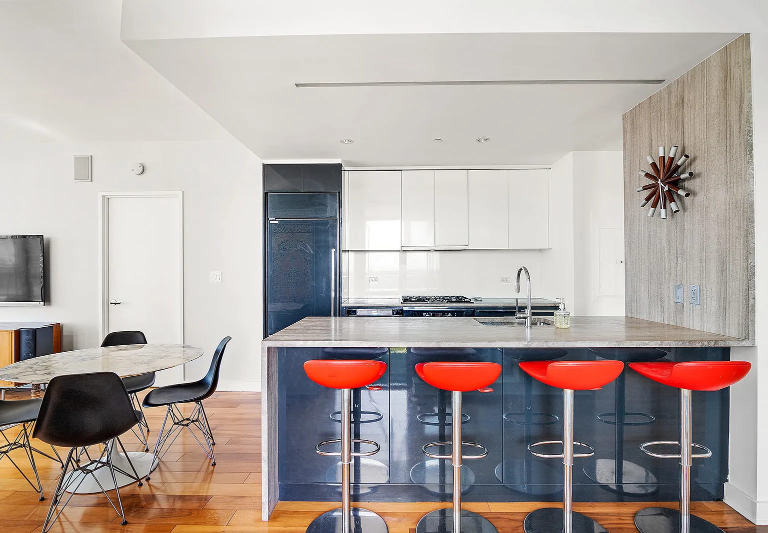 2 Northside Piers — Photo 2