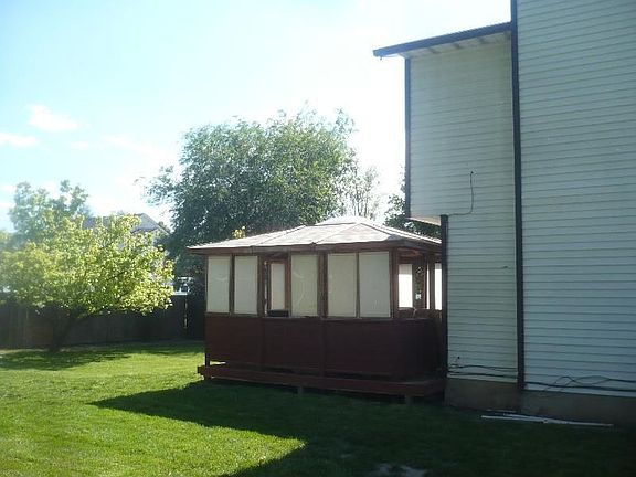 2nd image of 1089 W Shields Ln