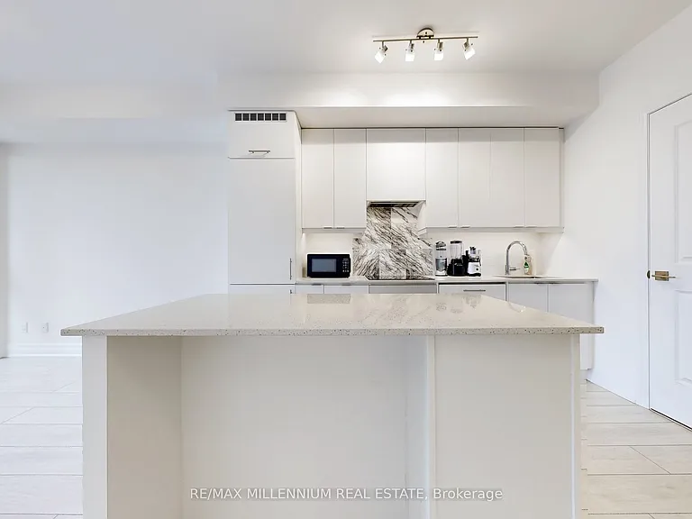30 Elm Dr W #807 — Photo 15