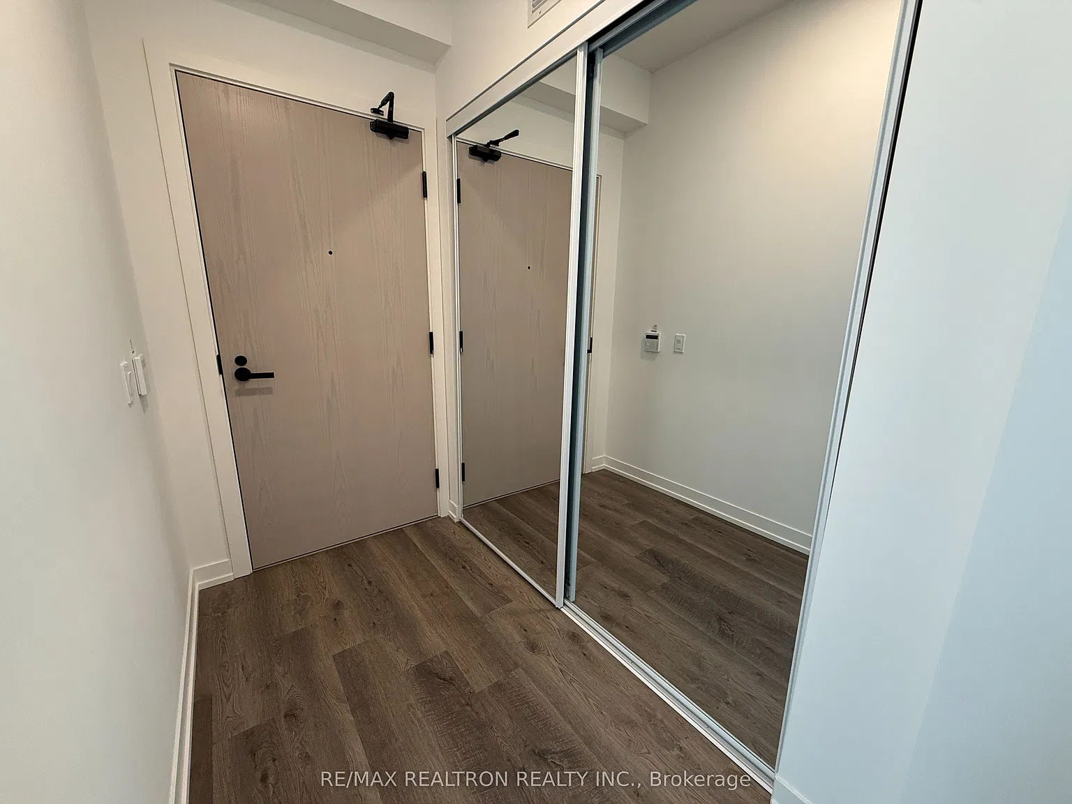 2 bed, $2,600 — Photo 2