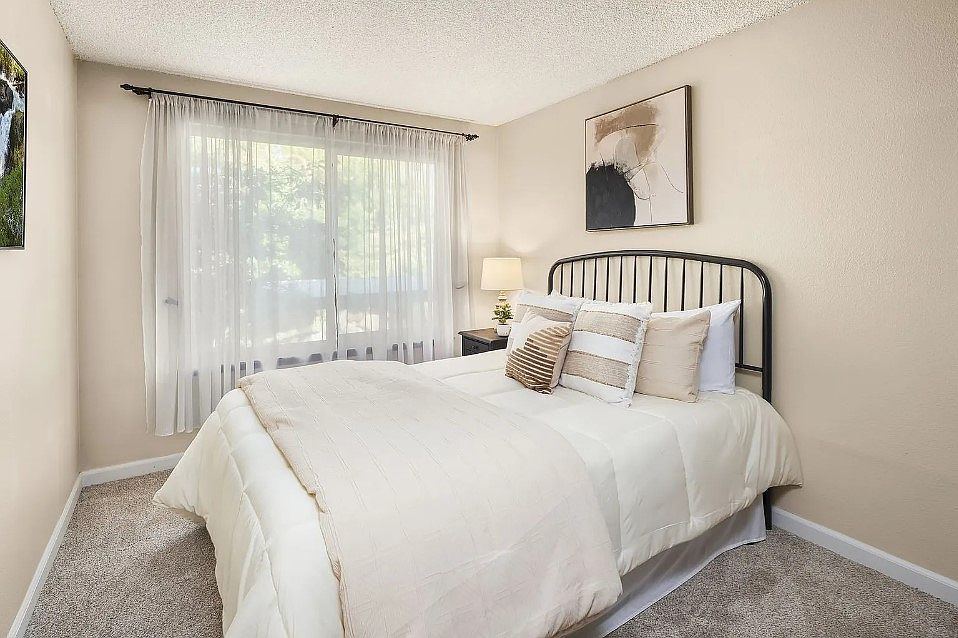 1st image of 9504 Ravenna Ave NE #203