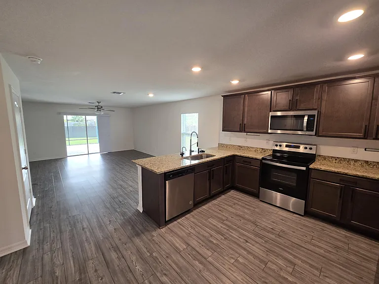 2198 SW Algiers St — Photo 24