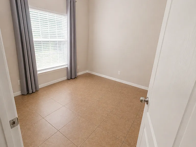 932 Wingate Trl — Photo 7