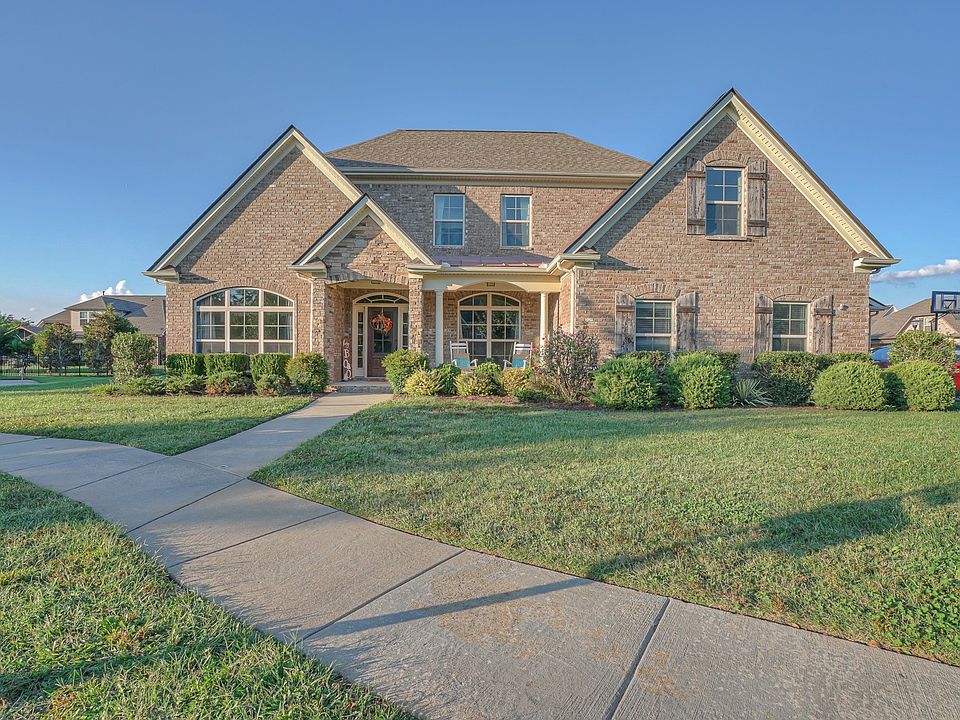 1st image of 1928 Palmetto Dr