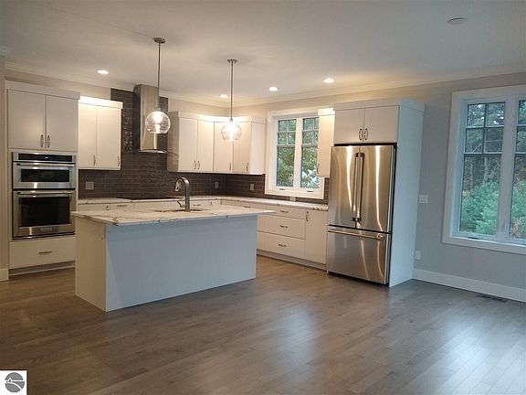 3rd image of 46 Wildwood Meadows Dr
