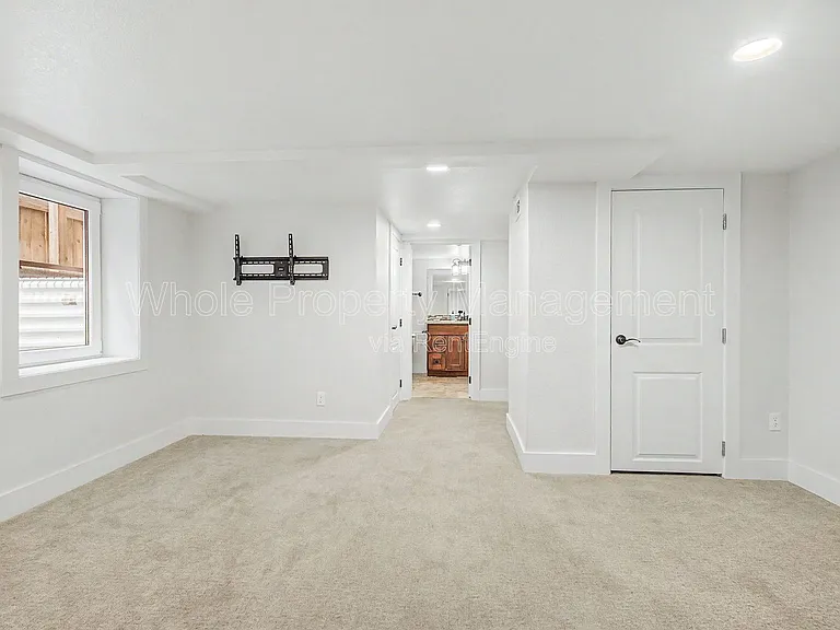 2514 Clermont St — Photo 17