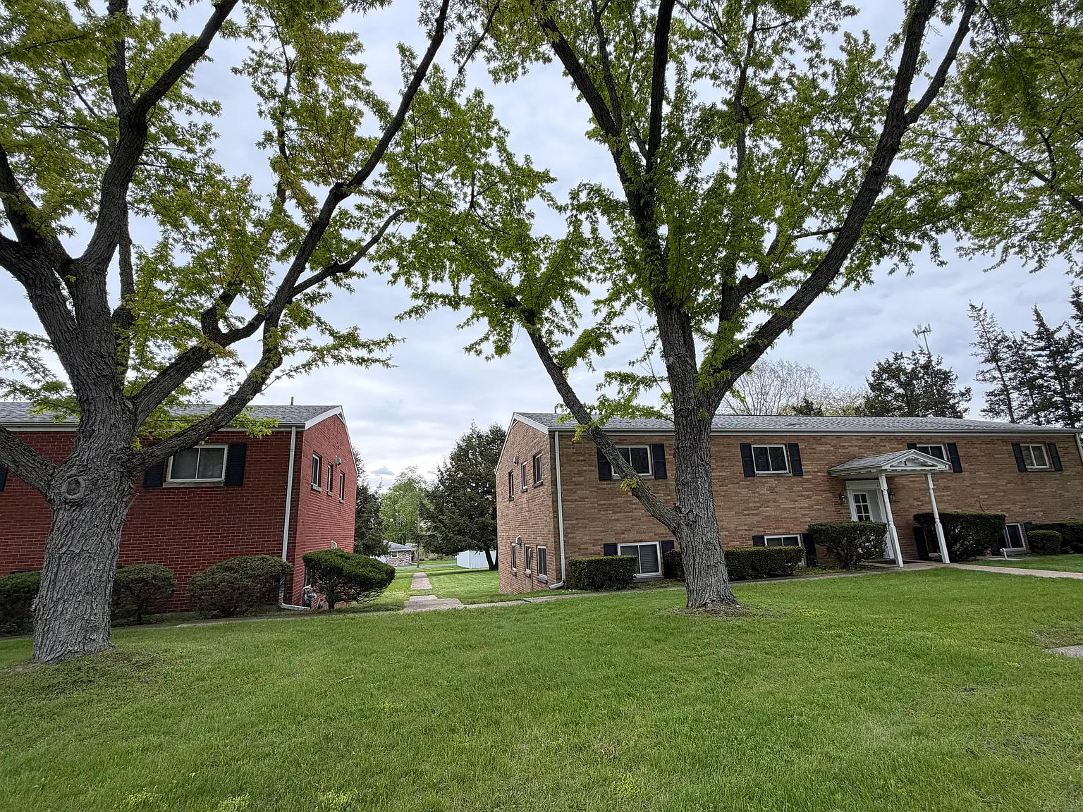 2 bed, 875 sqft, $1,025 — Photo 2