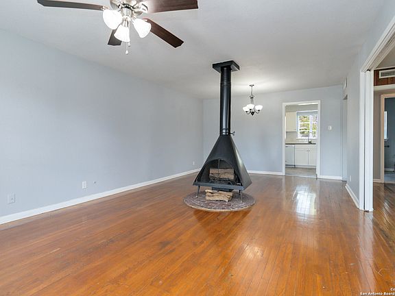 5th image of 135 TIMBERLANE DR