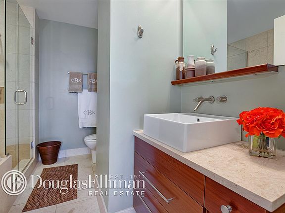 4th image of 225-227 W 60th St #9C