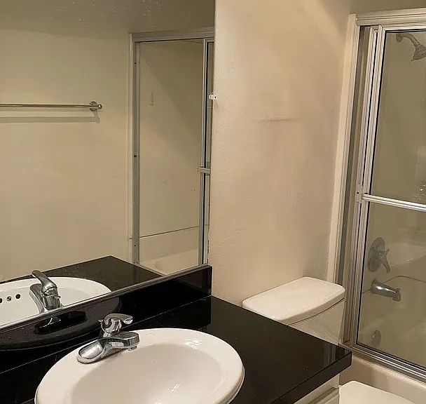 2050 S Bentley Ave — Photo 14