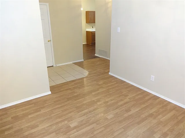 1009 Henry Ct — Photo 5
