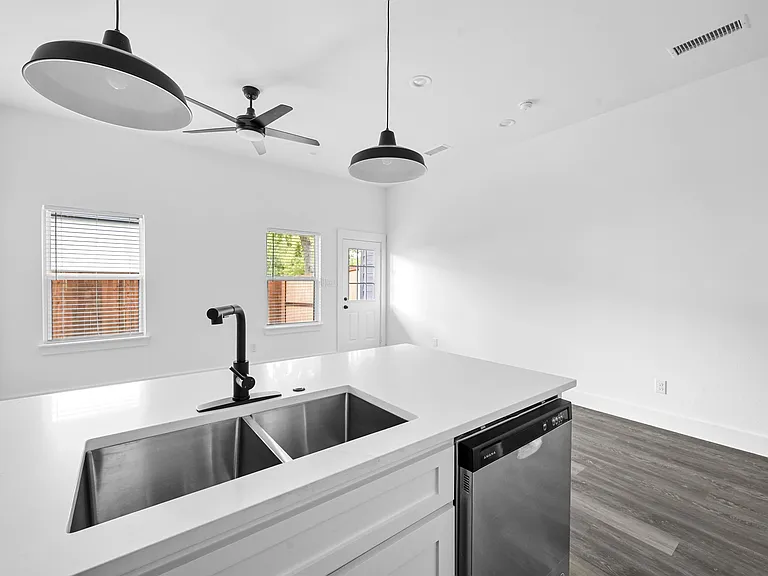 3018 Henry St #A — Photo 5