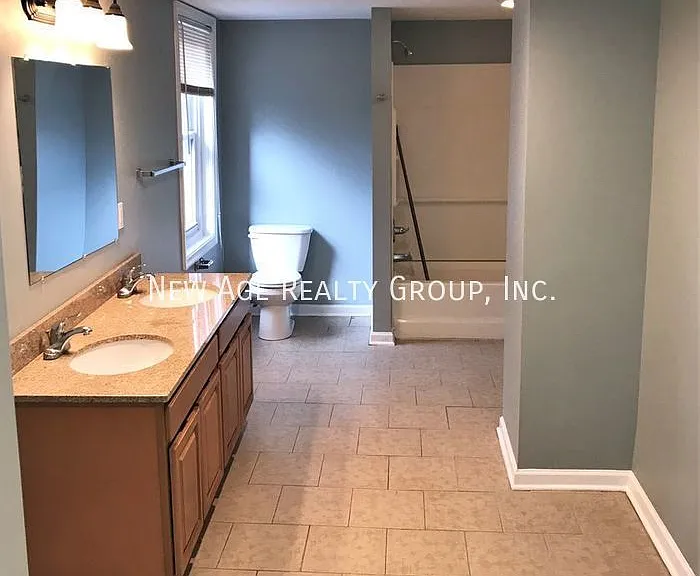 244 W Girard Ave #2 — Photo 17
