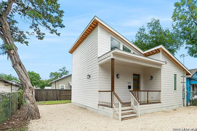 327 Gem Ln — Photo 2