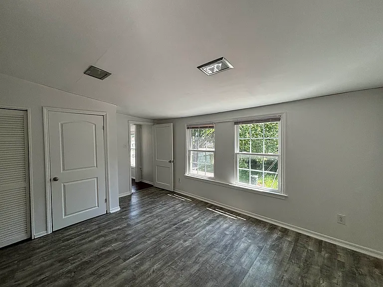 378 N Highland St — Photo 10