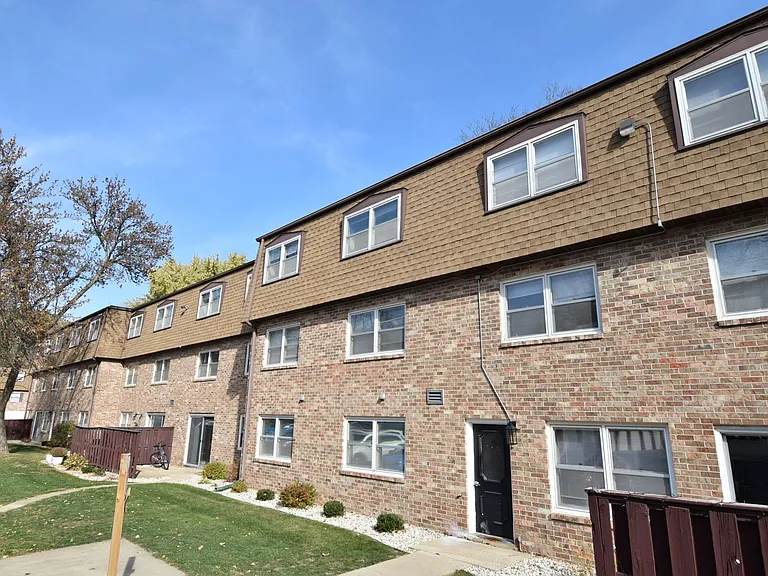 Woodland Reserve Apartments — Photo 5