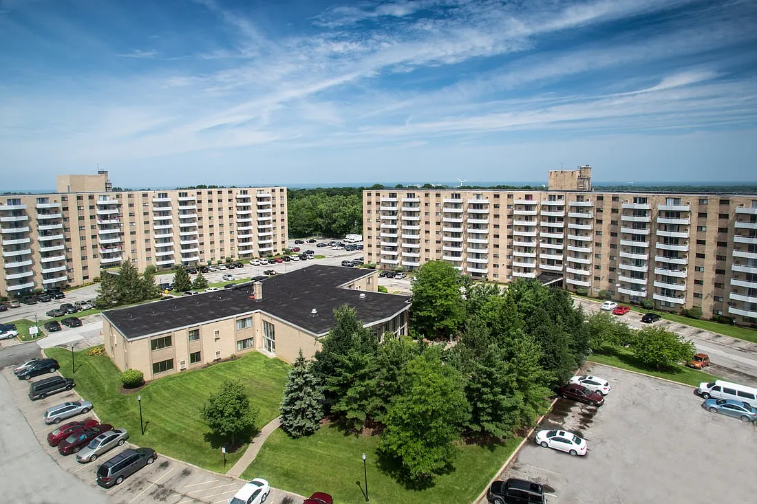 Bishop Park Apartments — Photo 3