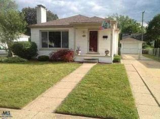 8204 Mackay Ct, Utica, MI 48317