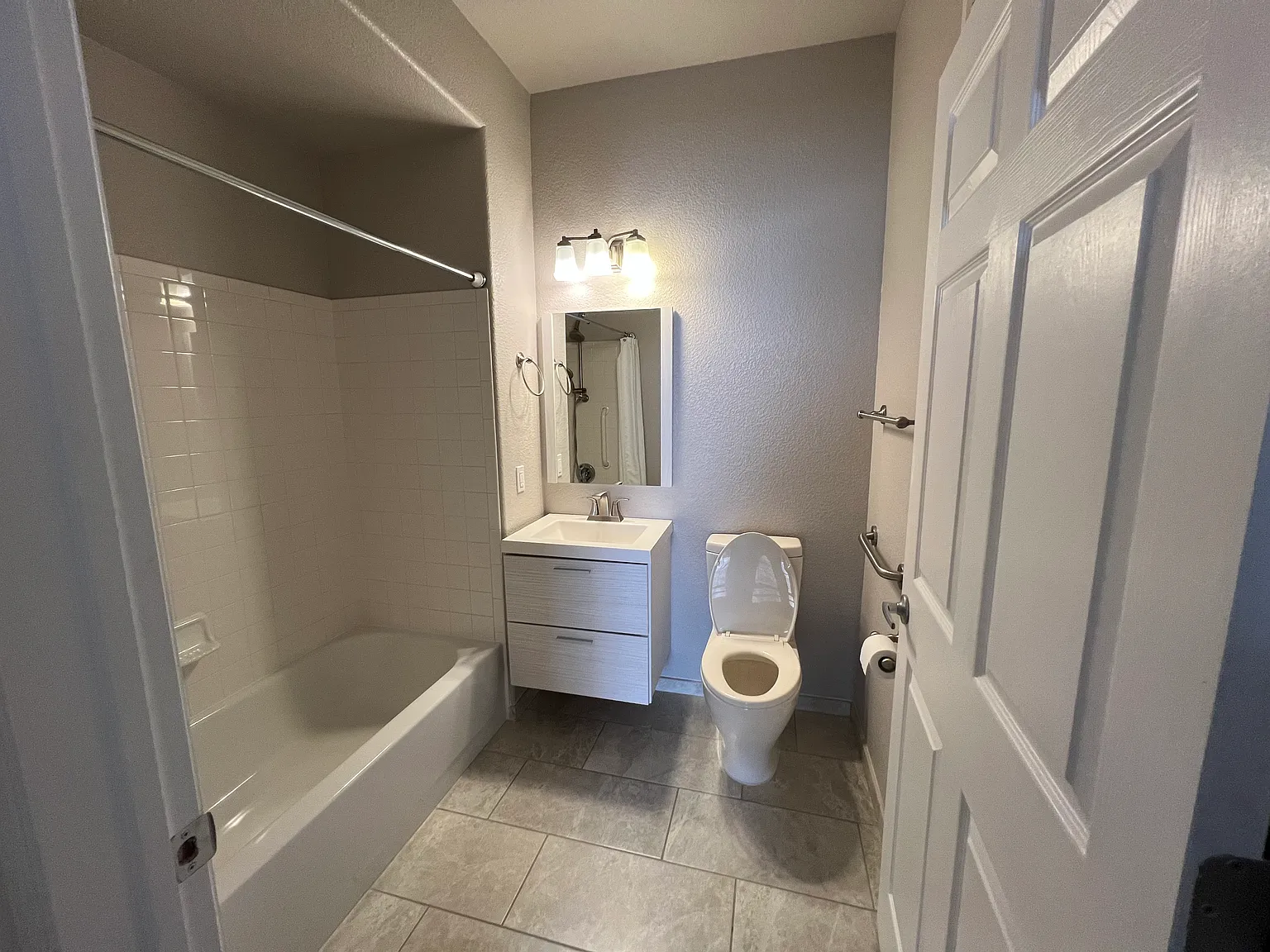 2 bed, 1063 sqft, $1,890 — Photo 4