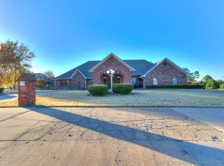 8946 Haskell Dr, Broken Arrow, OK 74014