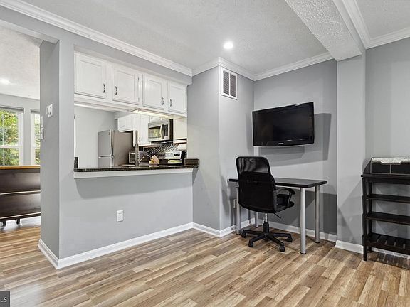 5th image of 1679 Fieldthorn Dr