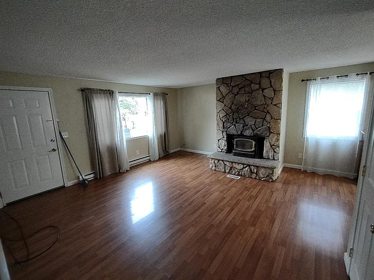 Large Living room with a fireplace.