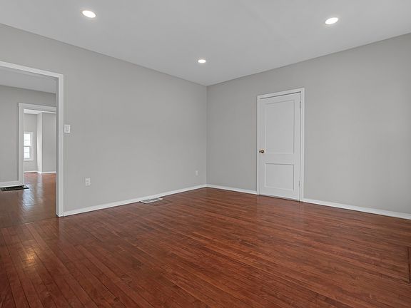 5th image of 643 Wing St