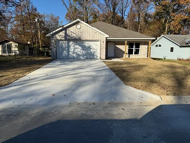 514 Goldenwood Dr