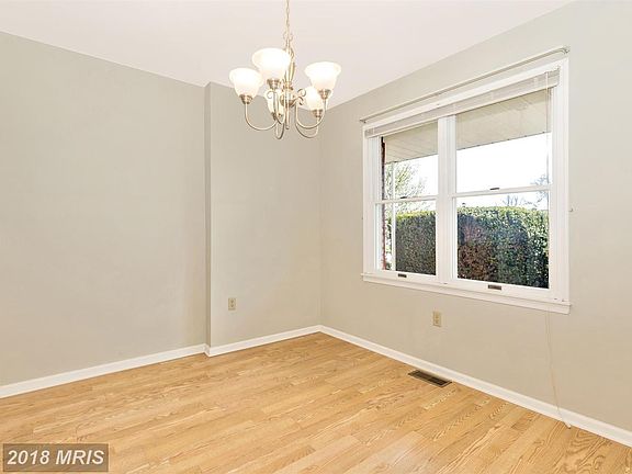 4th image of 104 E Hammaker St