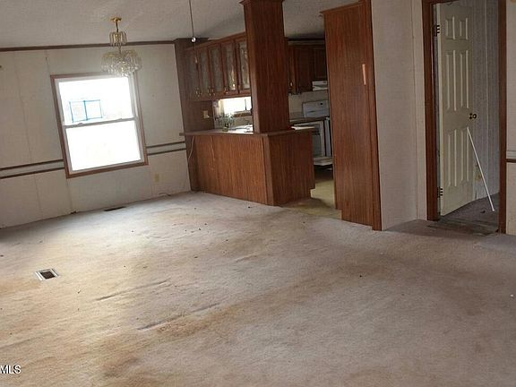 4th image of 835 Acorn Hill Road