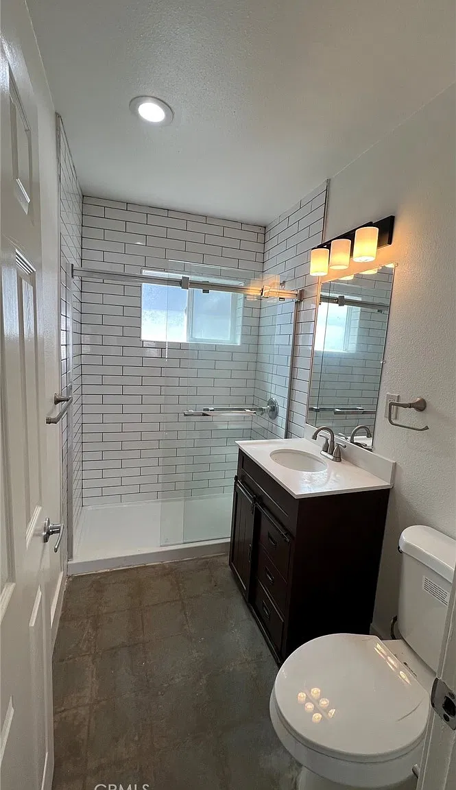 3 bed, 1300 sqft, $2,450 — Photo 4