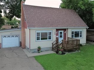 744 Saskatchewan St W, Moose Jaw, SK S6H2T7