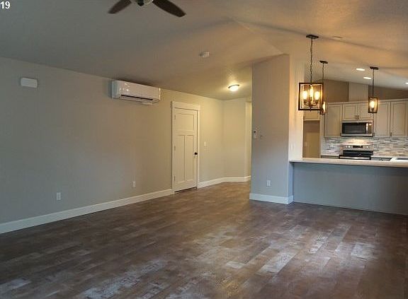 5th image of 335 SE Reef Ave