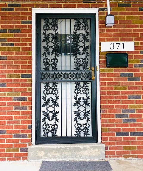 371 Spahr St — Photo 1