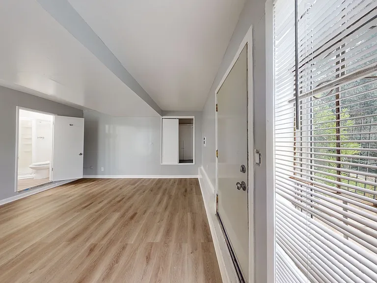 7036 MacArthur Blvd — Photo 6